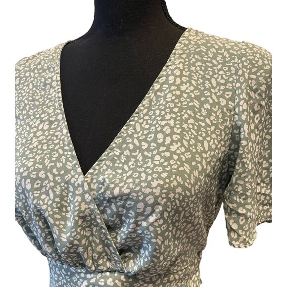 Sage Green & White micro print V-Neck Wrap Top XS Excellent Condition pintucked - Picture 2 of 6